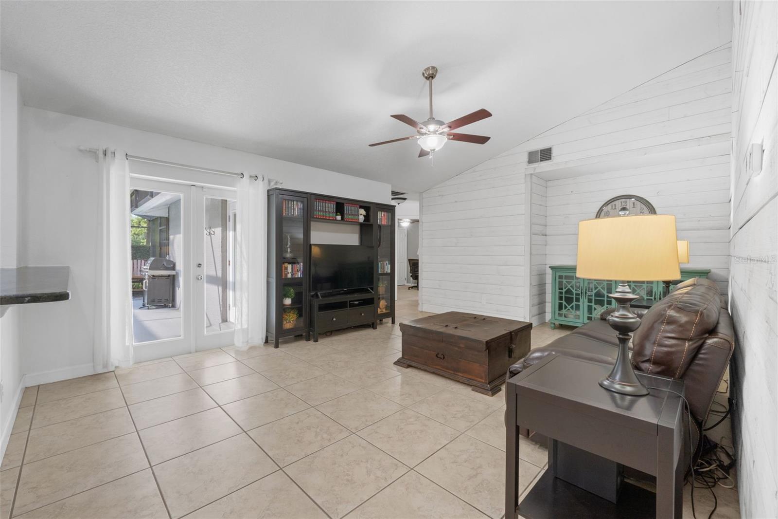 4801 BREEZY PALMS CT