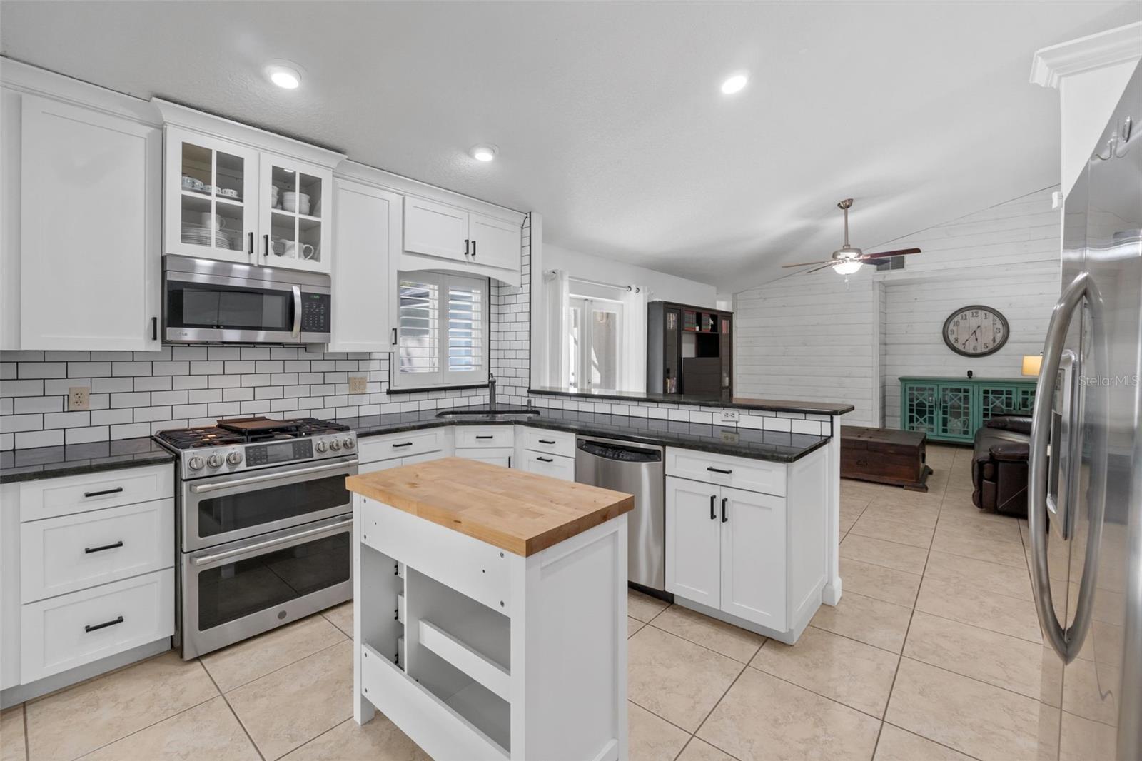 4801 BREEZY PALMS CT