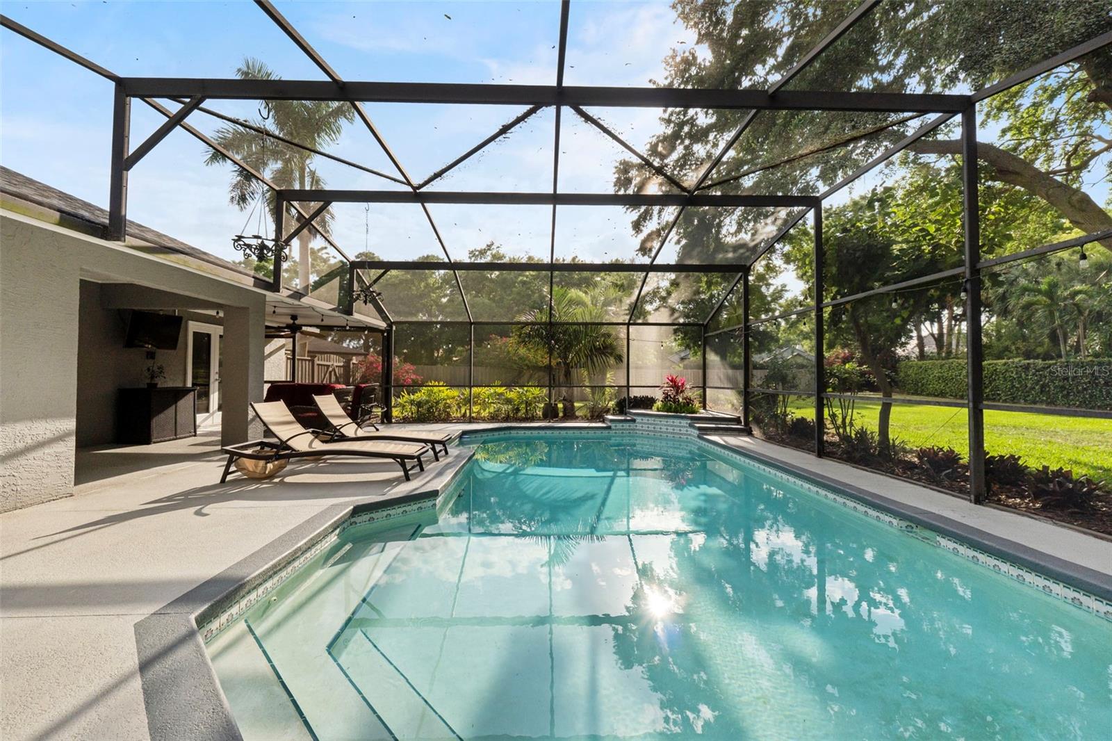 4801 BREEZY PALMS CT