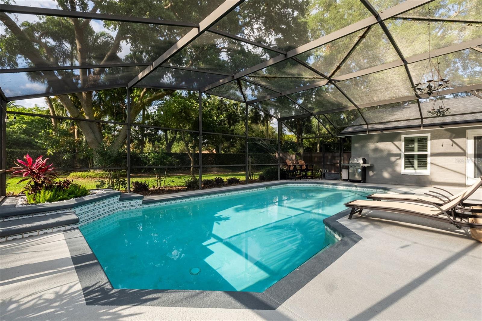 4801 BREEZY PALMS CT