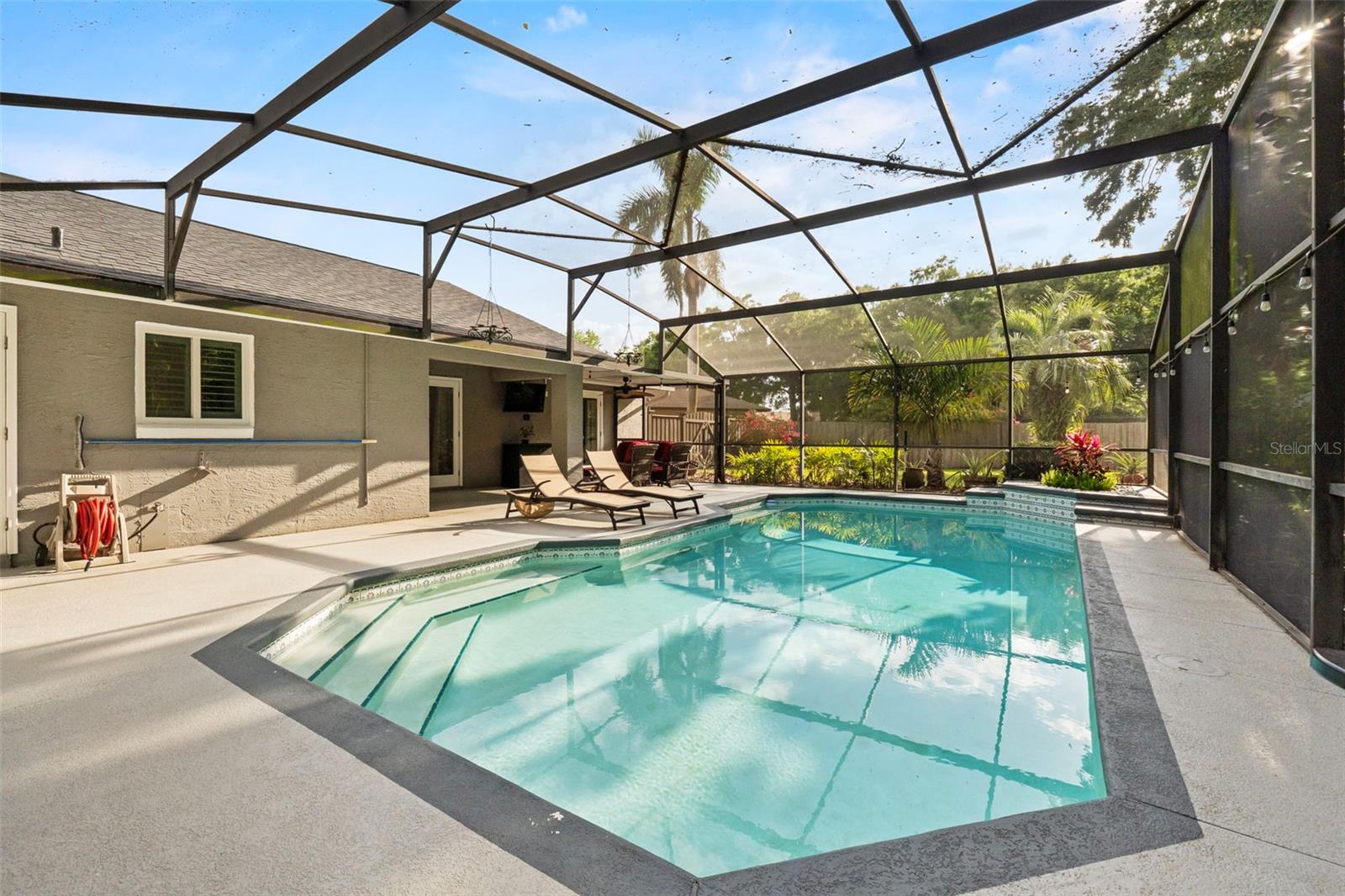 4801 BREEZY PALMS CT