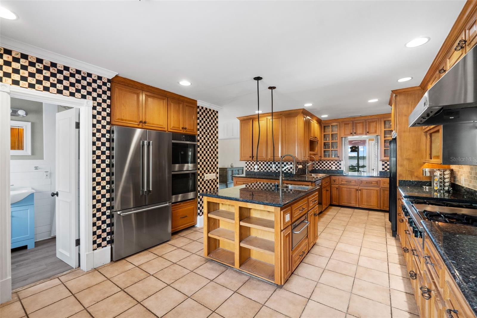 1121 SUNSET DR