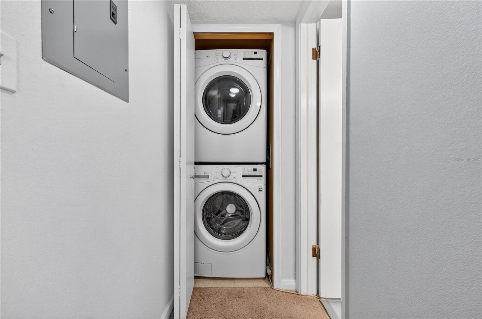 3016 PLAZA TERRACE DR #3016