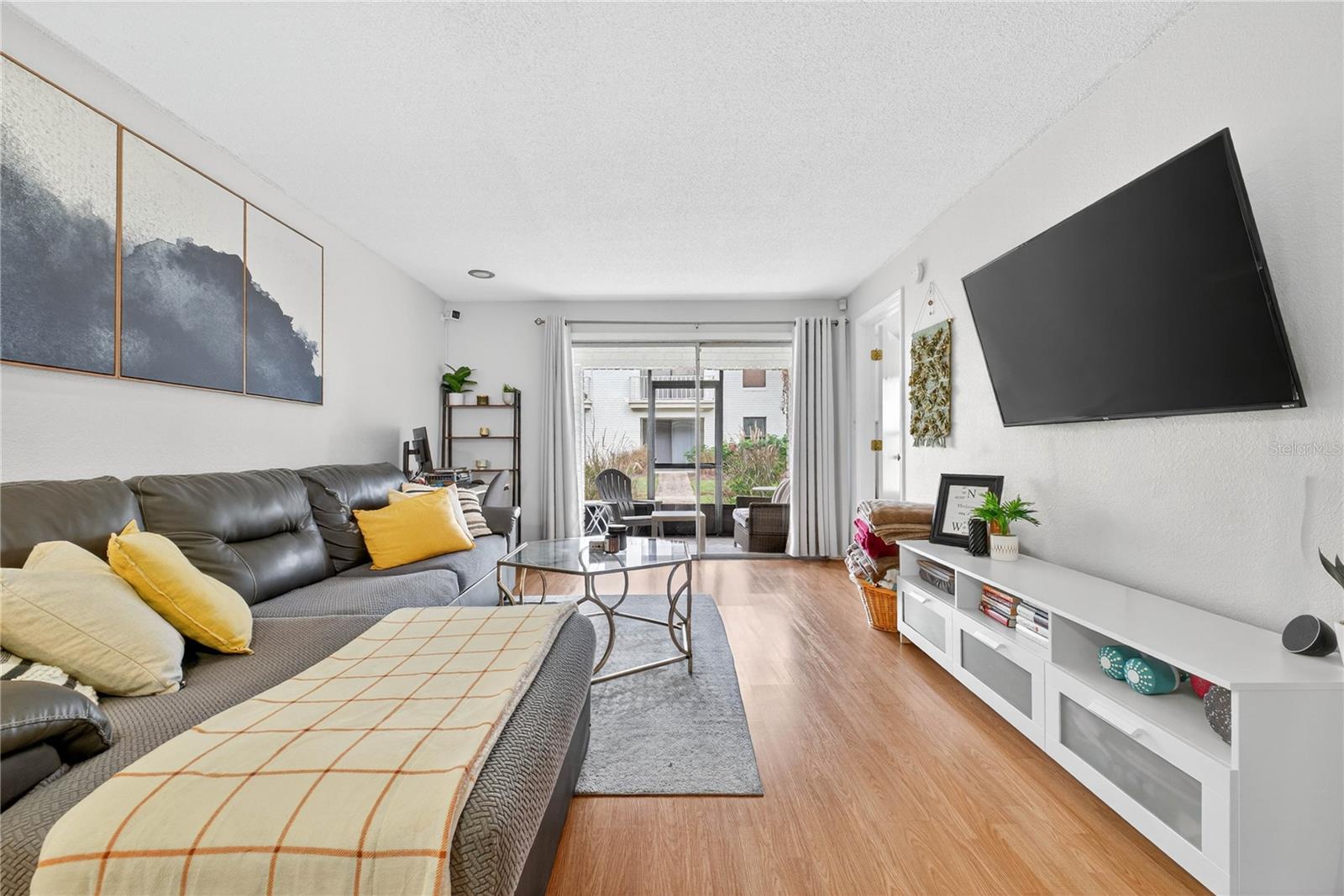 3016 PLAZA TERRACE DR #3016