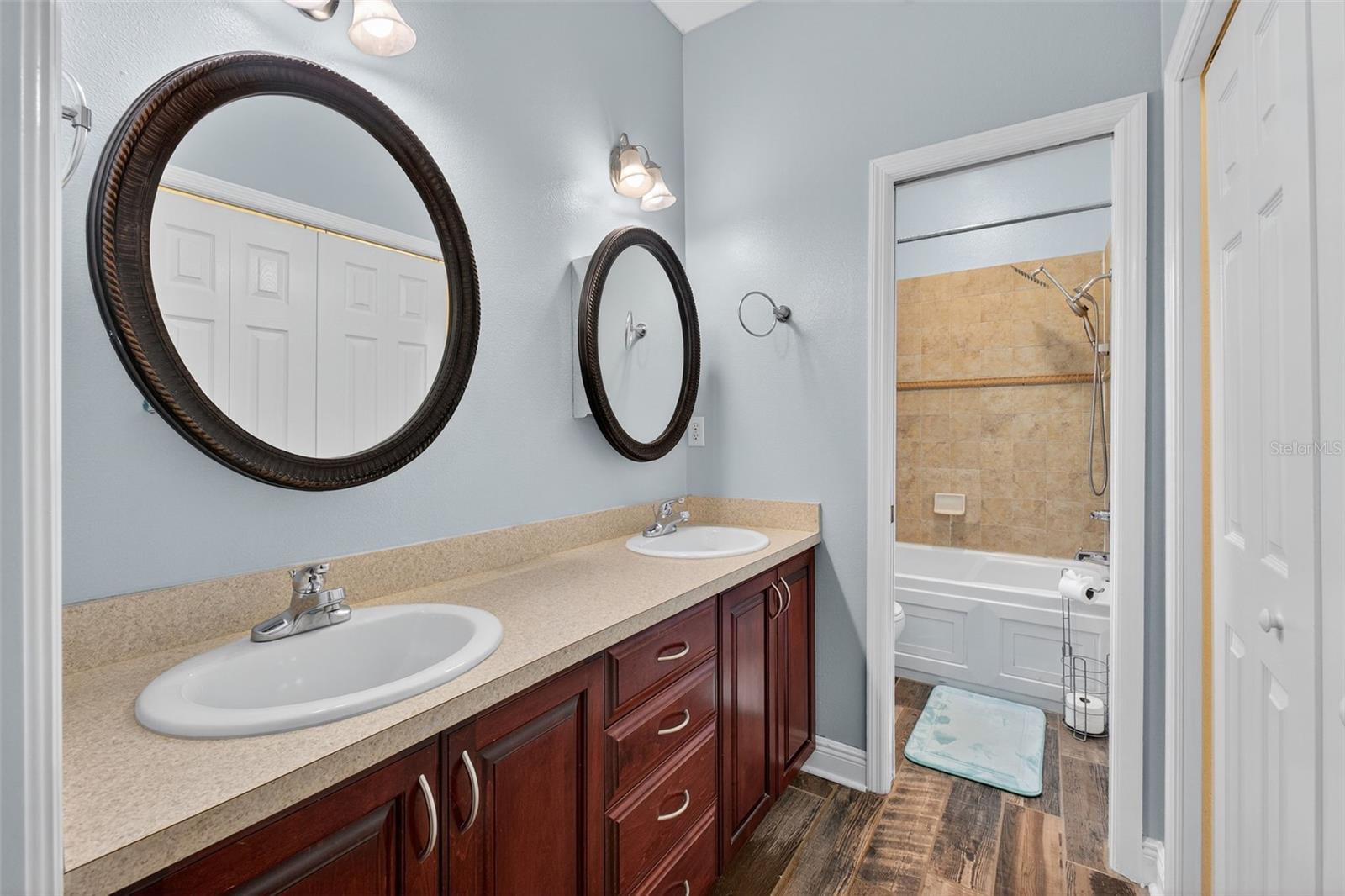 3229 GARDNER OAKS LN