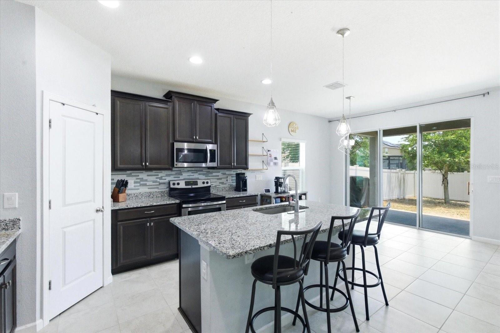 488 MEADOW POINTE DR