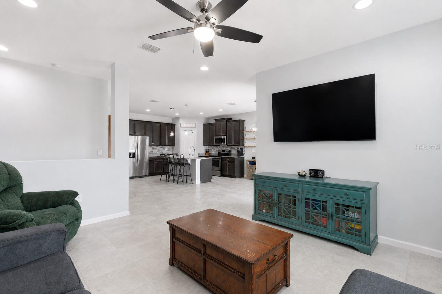 488 MEADOW POINTE DR
