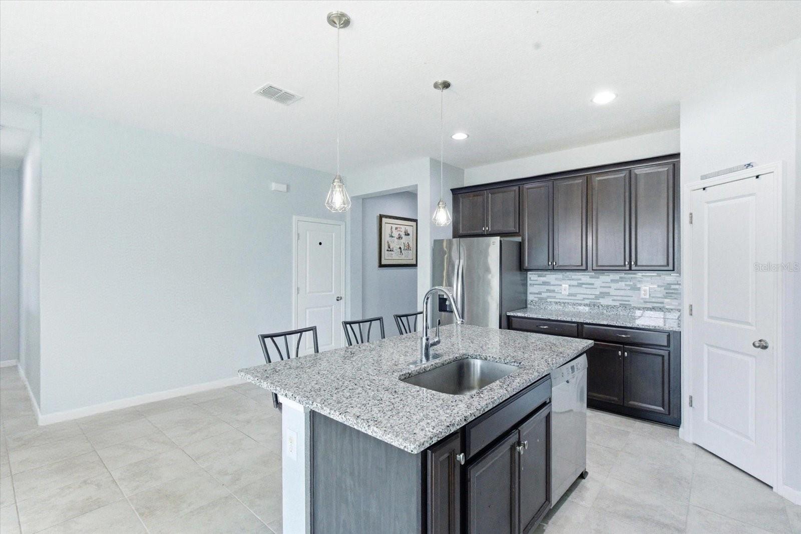 488 MEADOW POINTE DR