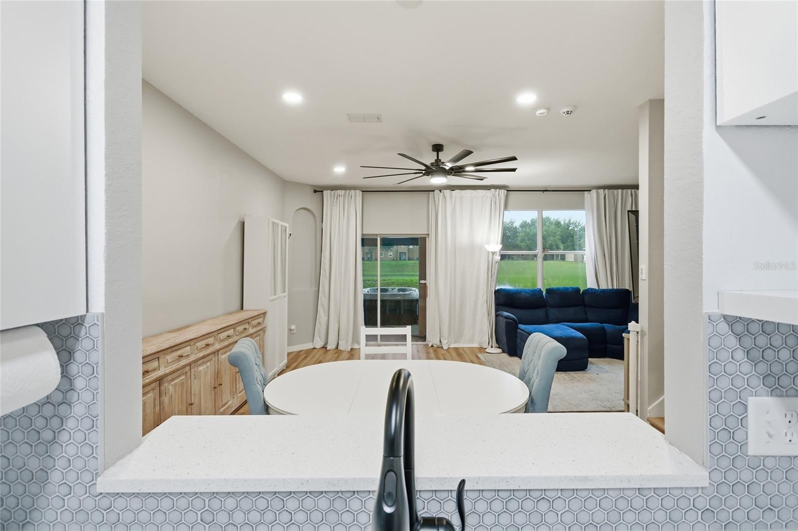 122 CAPRI DR #122