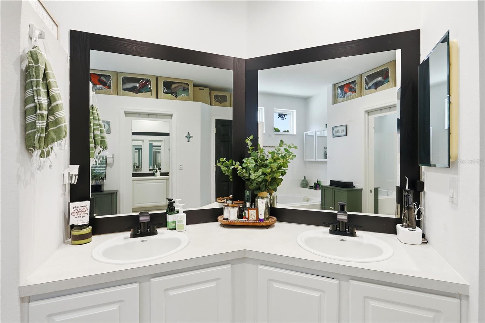 13706 VIA ROMA CIR
