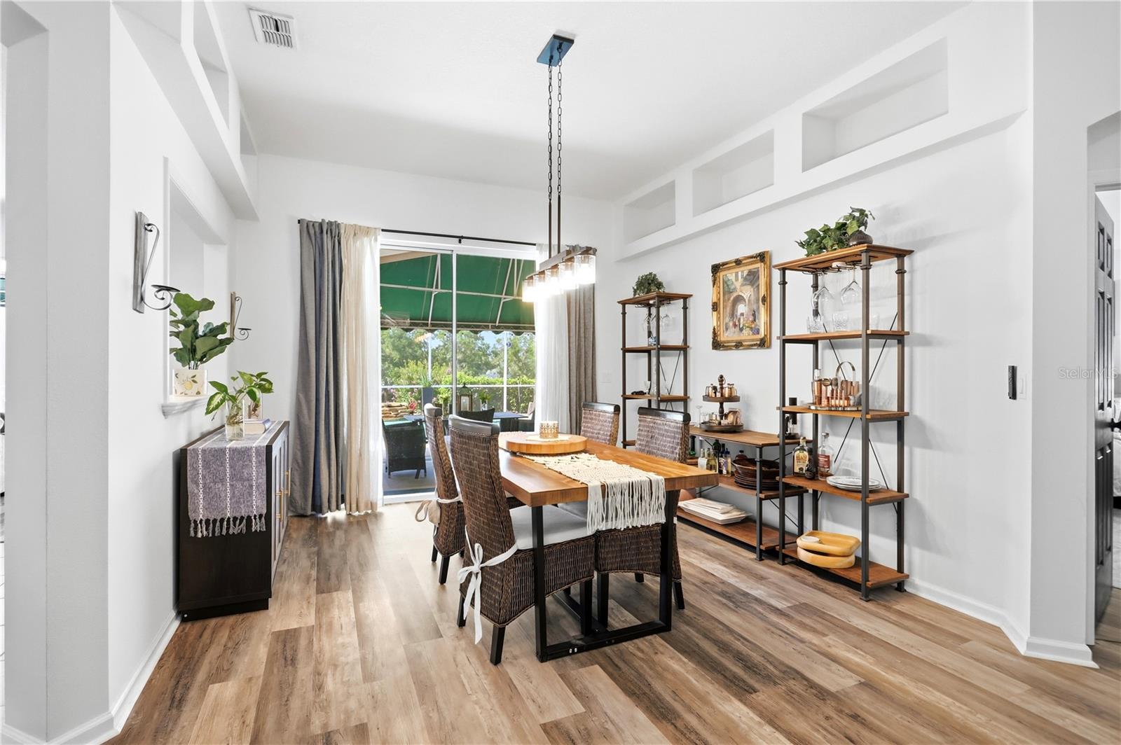 13706 VIA ROMA CIR
