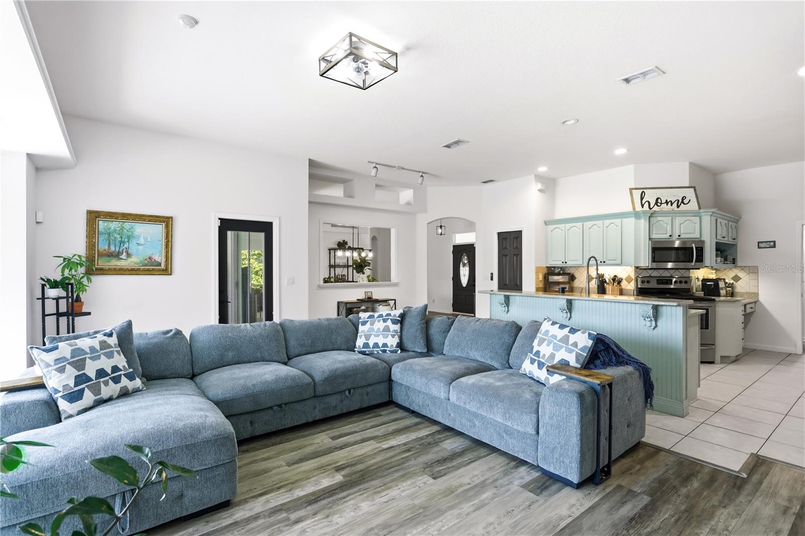 13706 VIA ROMA CIR