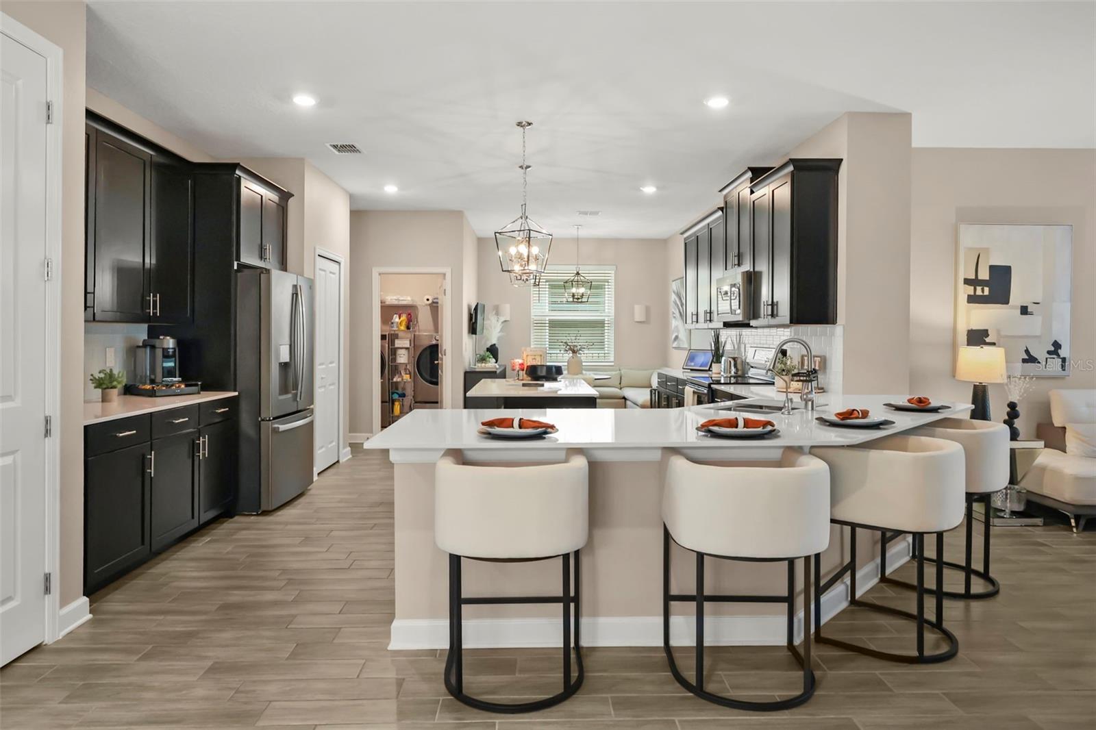 2537 CAMDEN PARK CIR