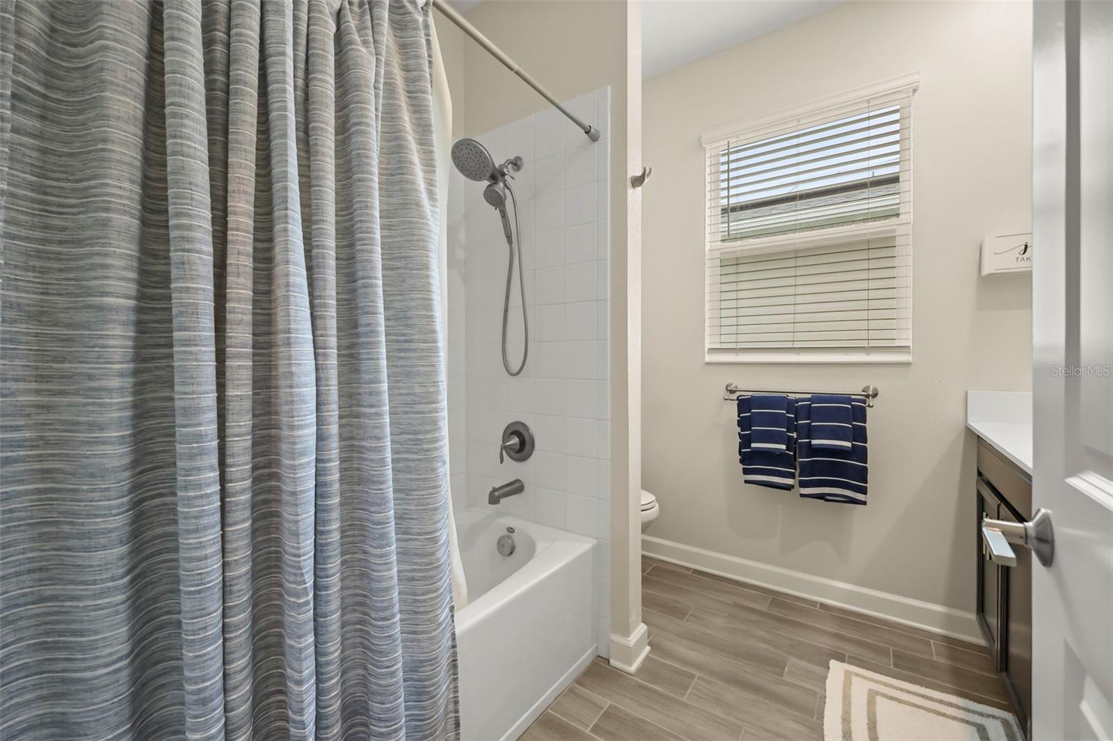 2537 CAMDEN PARK CIR
