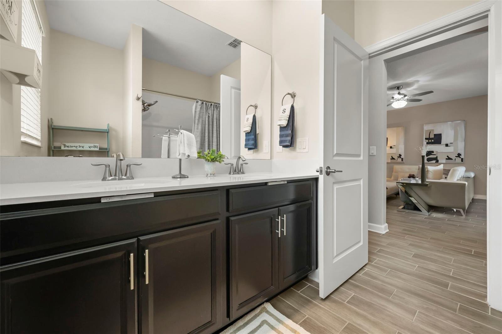 2537 CAMDEN PARK CIR