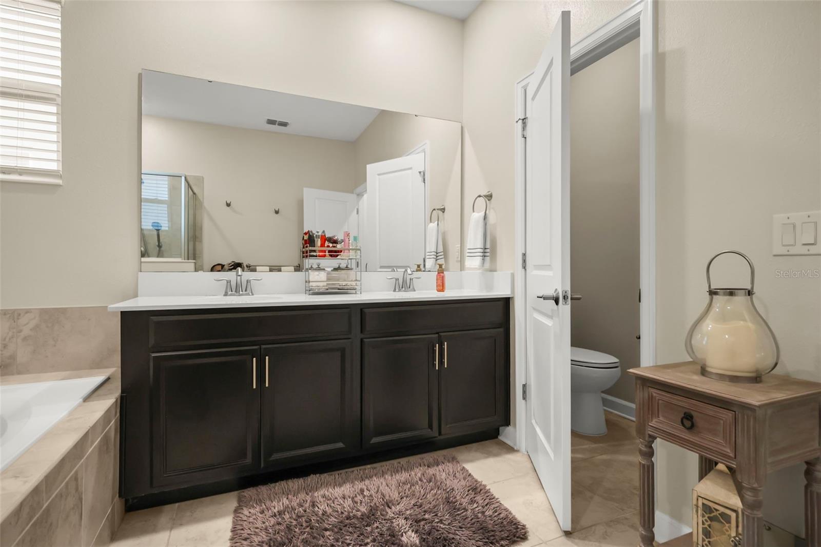 2537 CAMDEN PARK CIR
