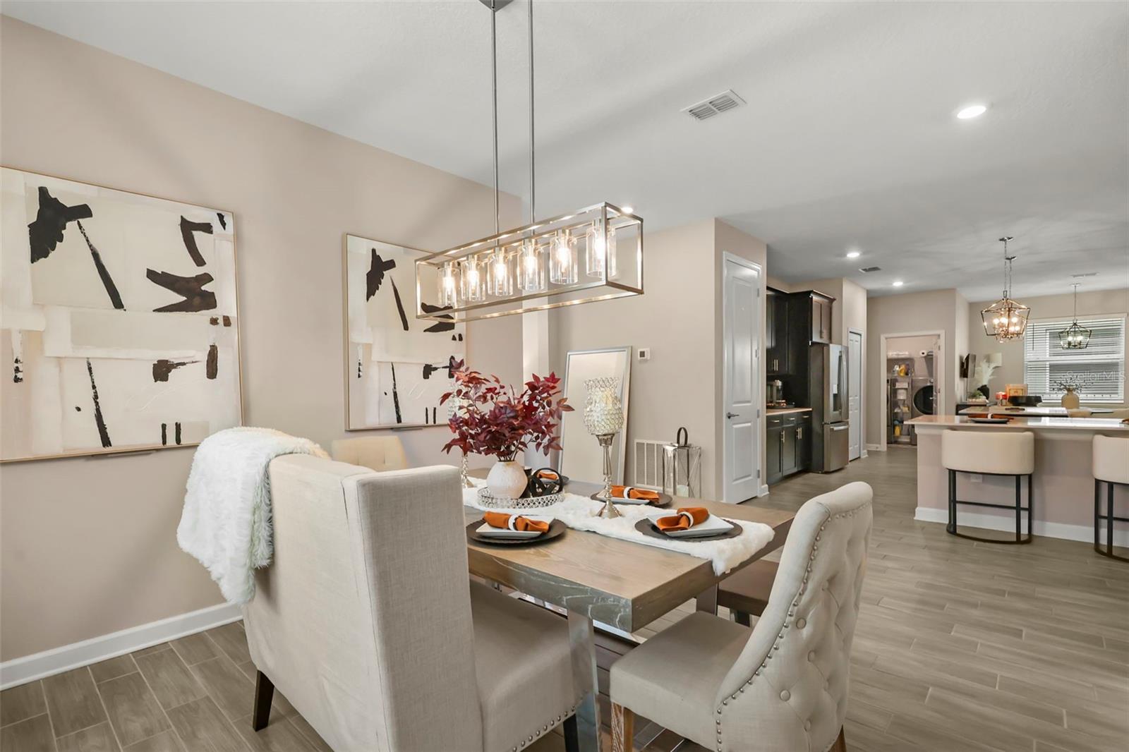 2537 CAMDEN PARK CIR