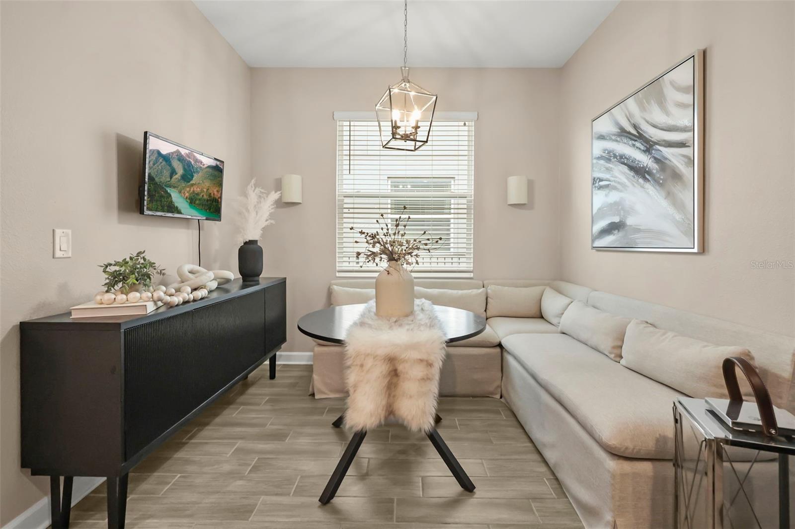 2537 CAMDEN PARK CIR