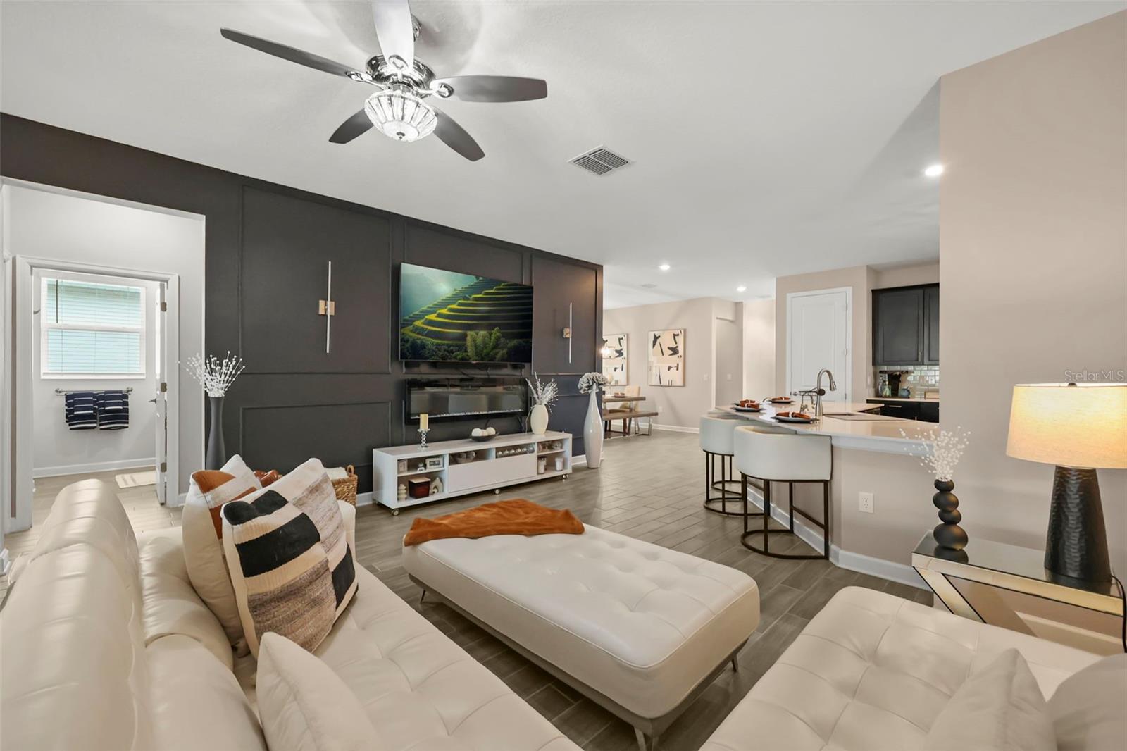 2537 CAMDEN PARK CIR