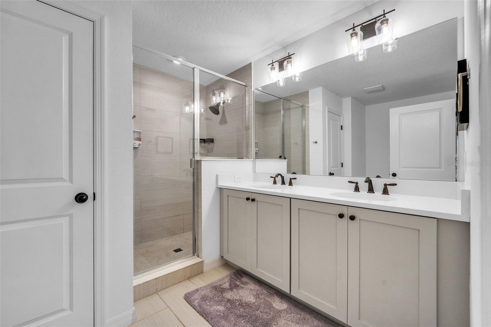 823 LONGBOAT DR