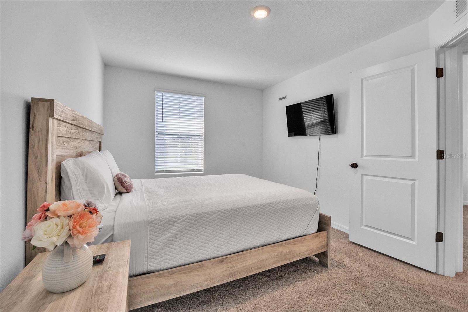 823 LONGBOAT DR