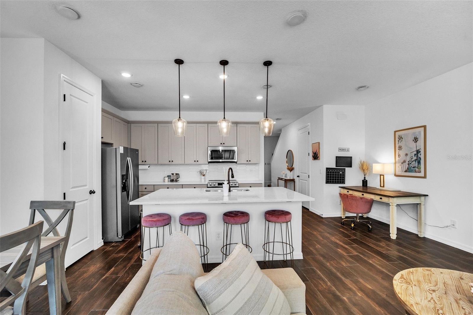 823 LONGBOAT DR