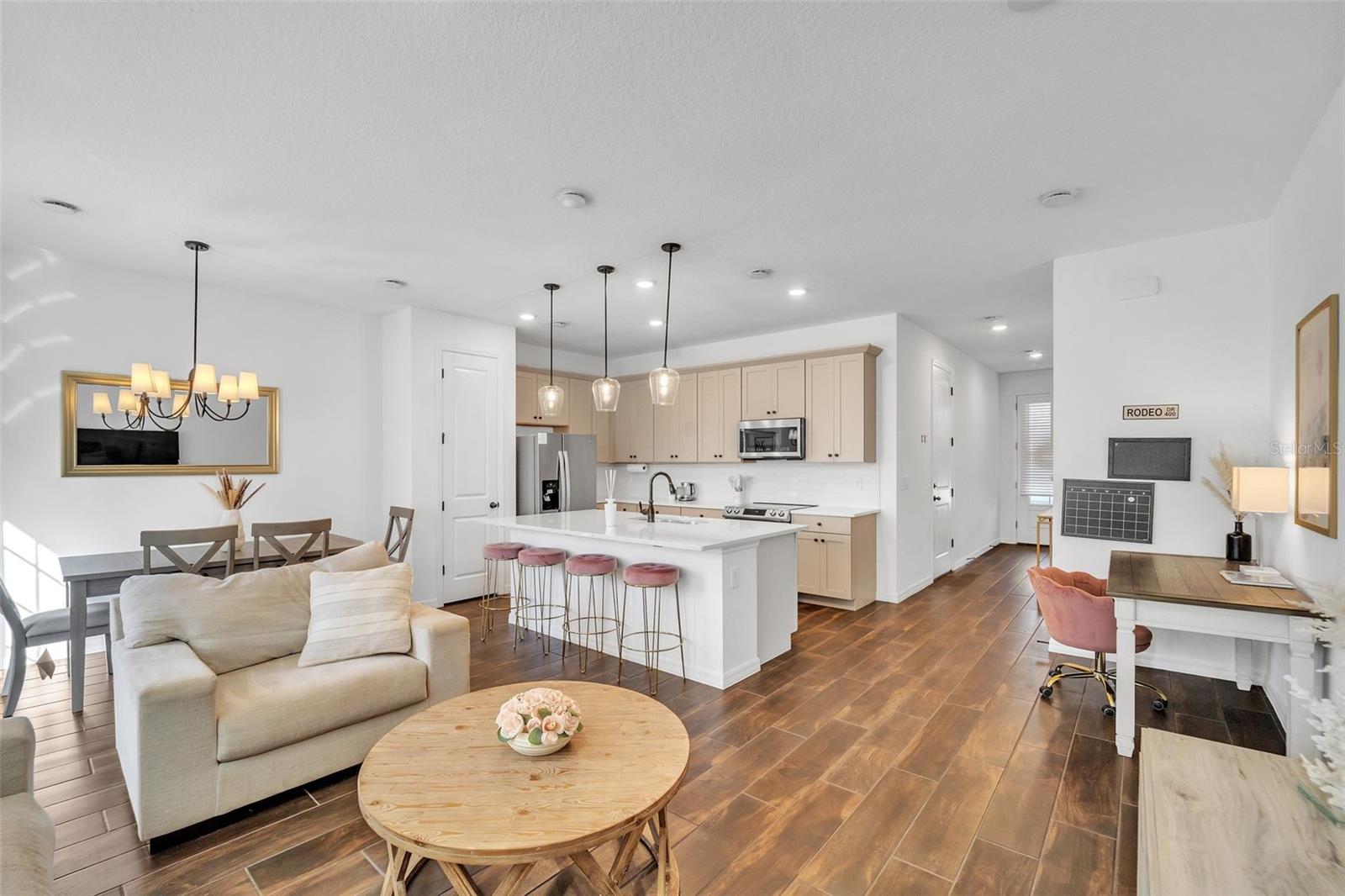 823 LONGBOAT DR