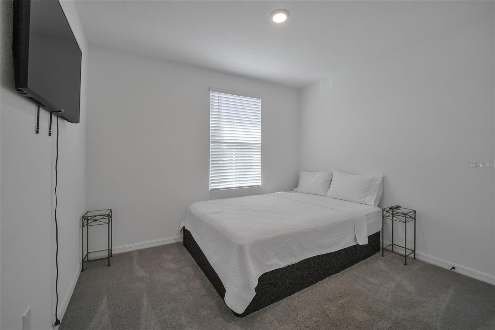 823 LONGBOAT DR