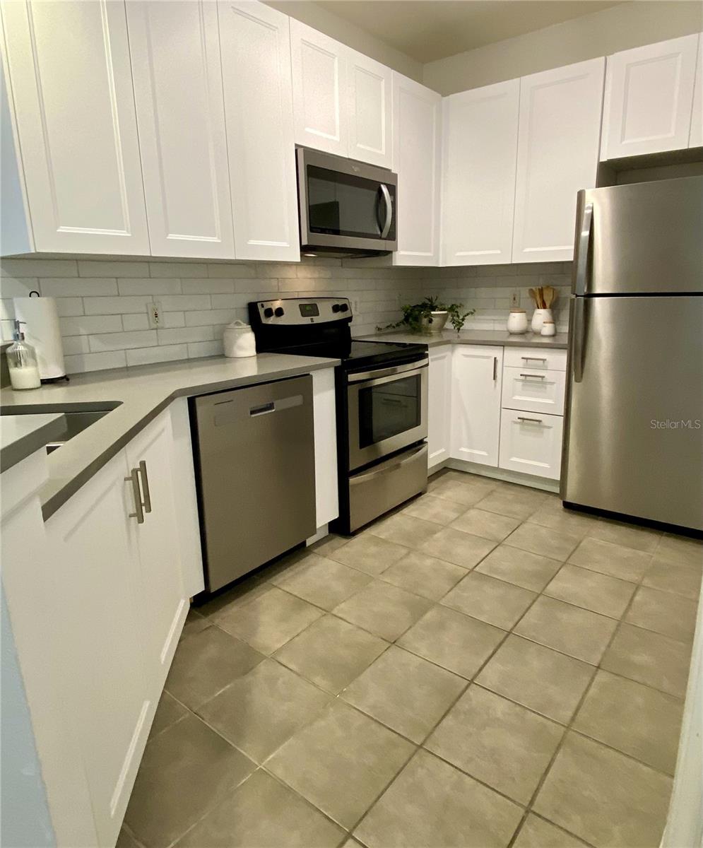 1975 ERVING CIR #106