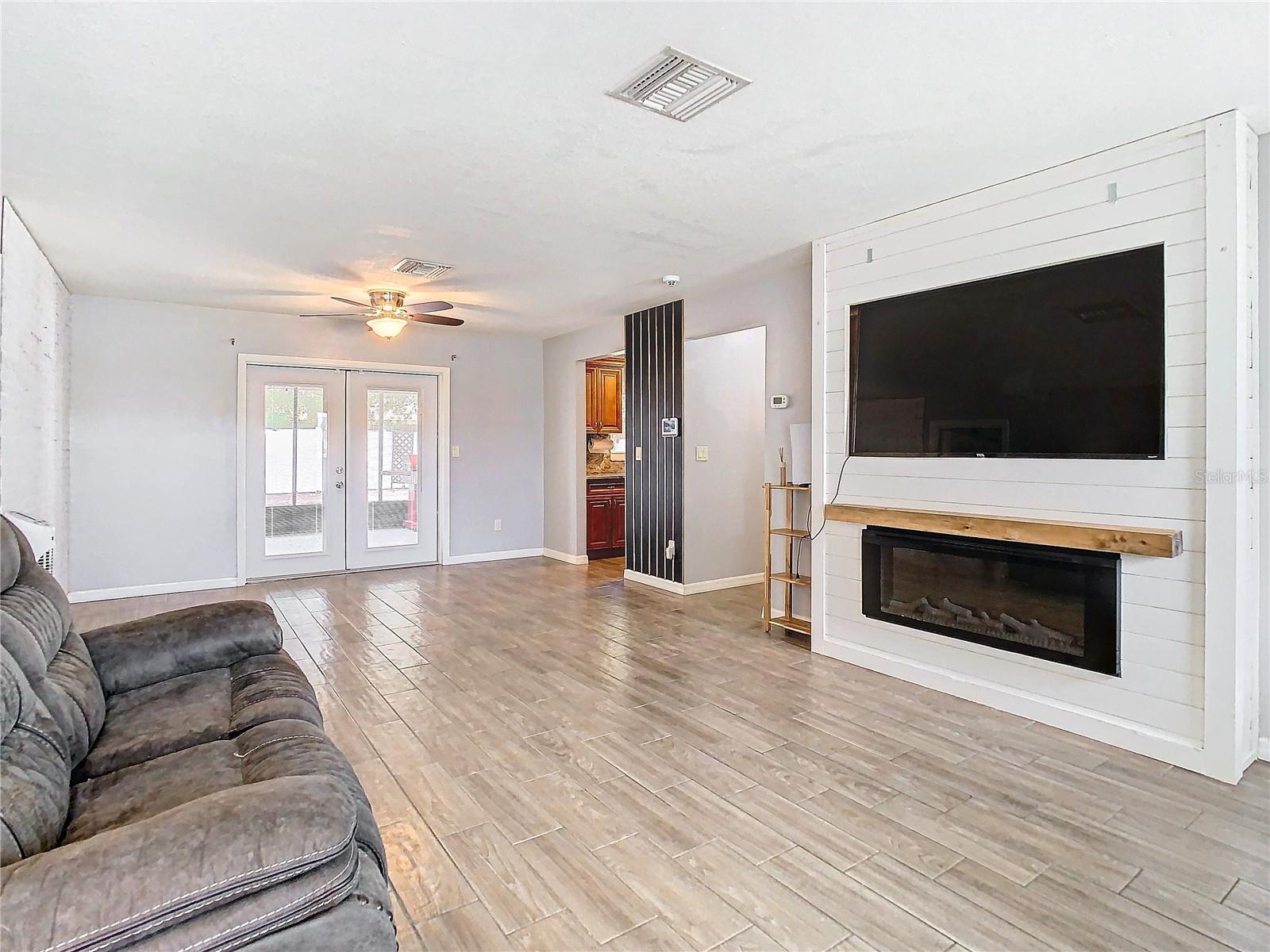 9553 BAYSIDE CT