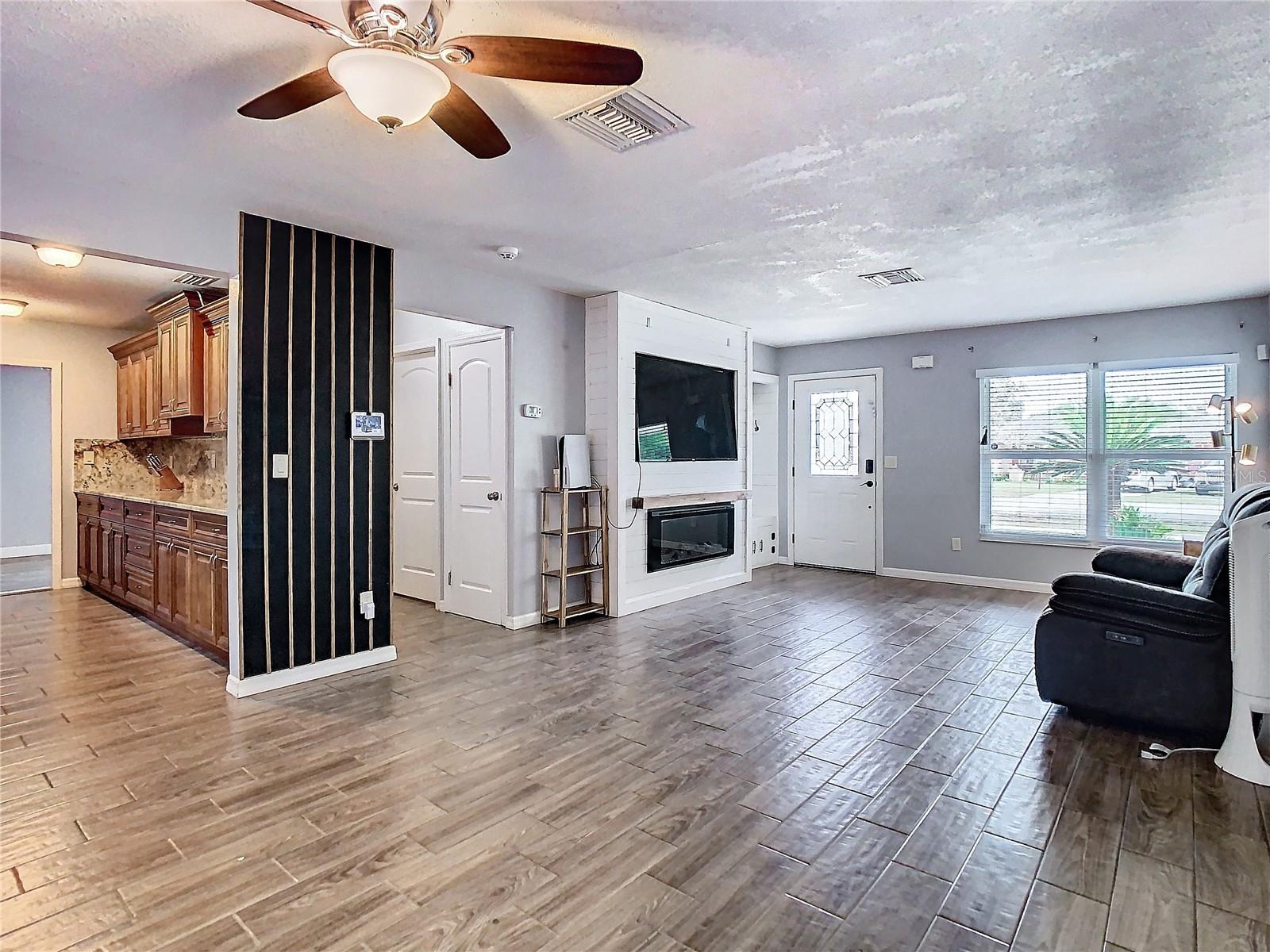9553 BAYSIDE CT