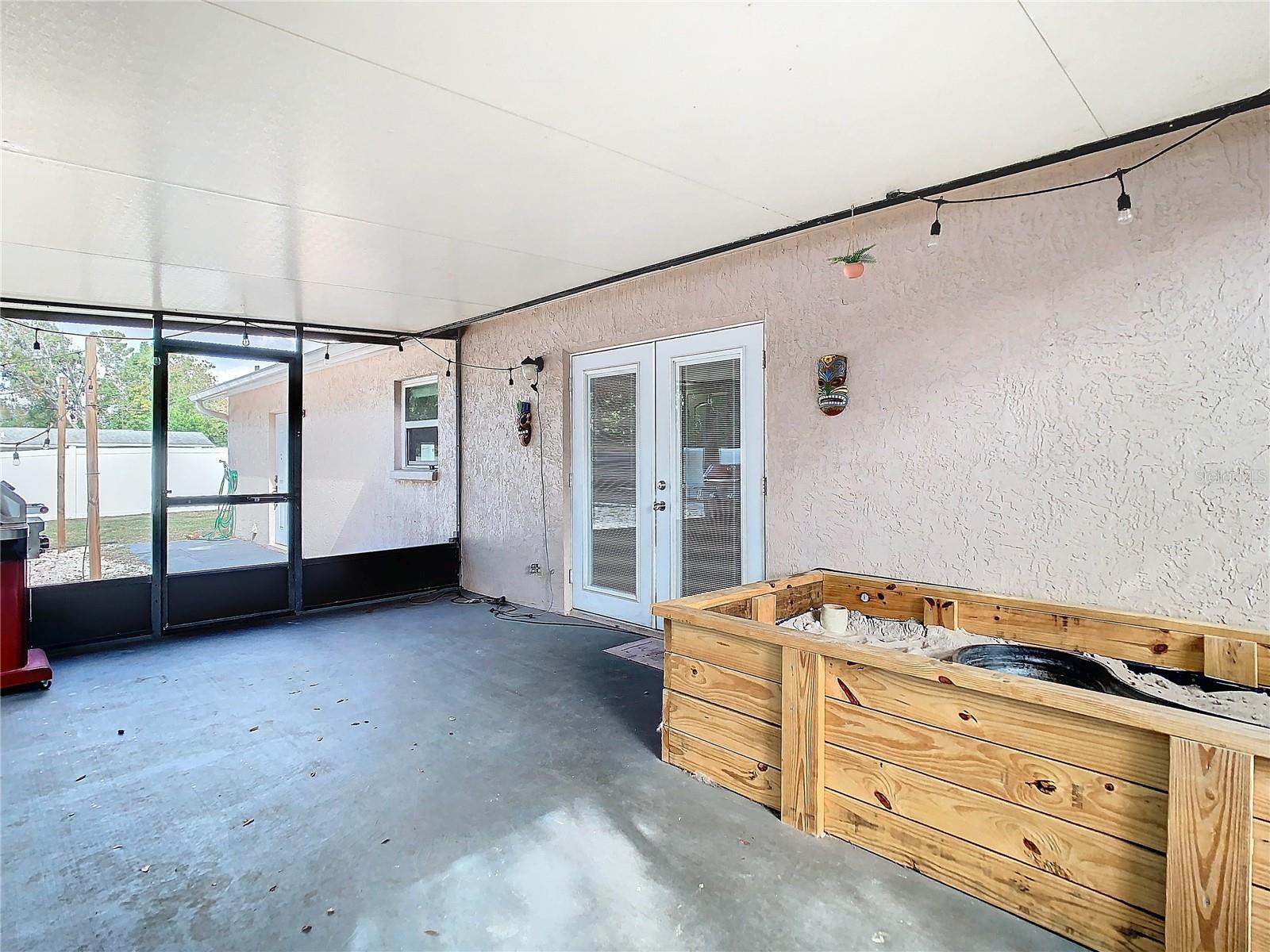 9553 BAYSIDE CT