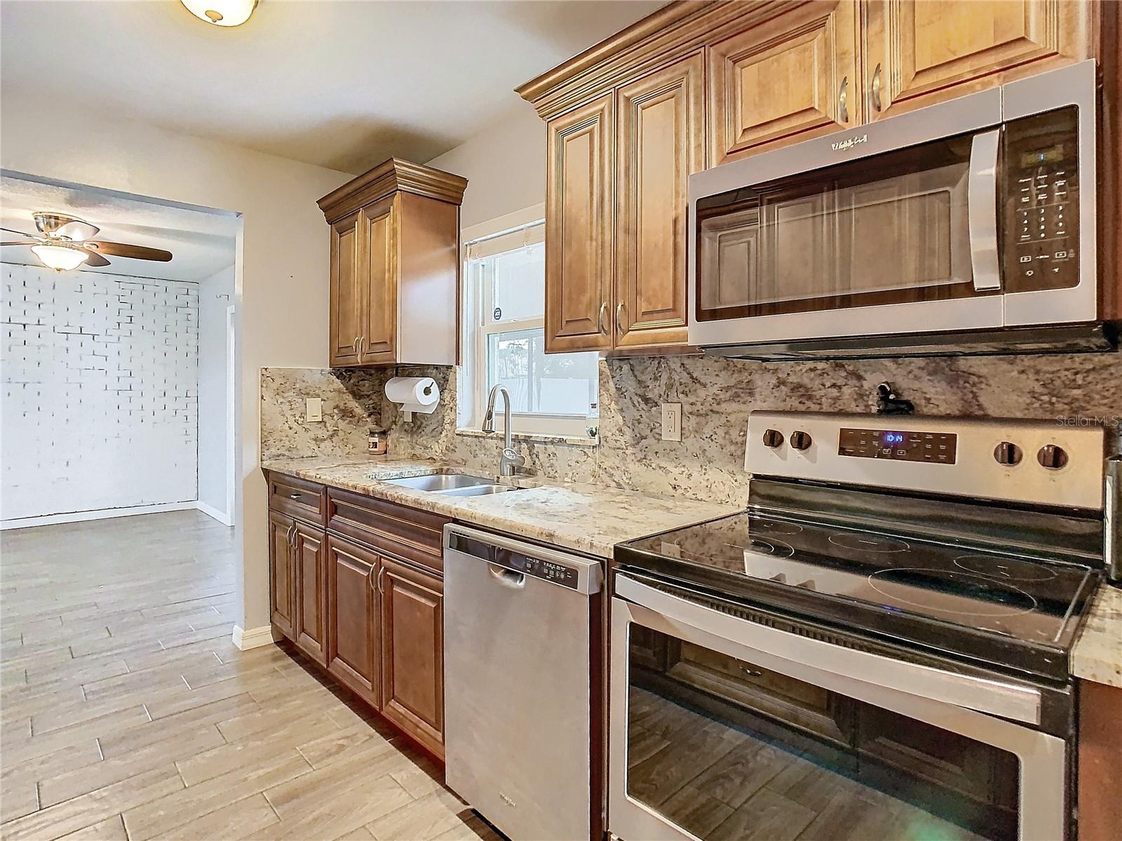 9553 BAYSIDE CT