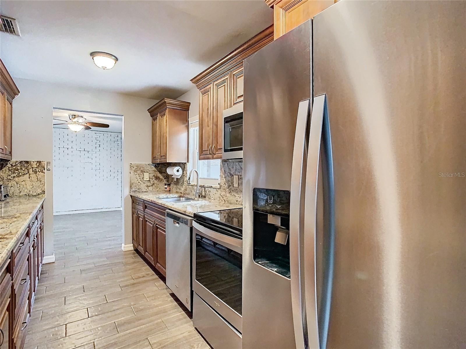 9553 BAYSIDE CT