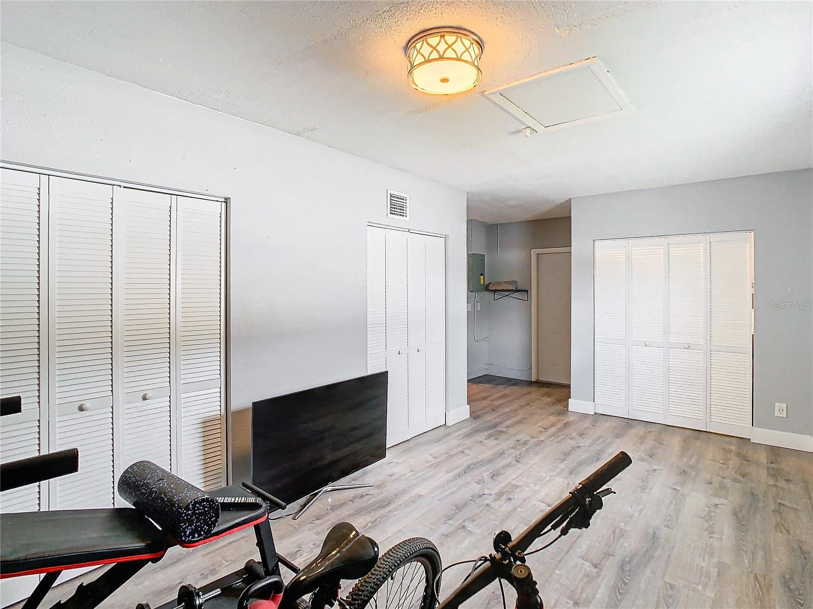9553 BAYSIDE CT