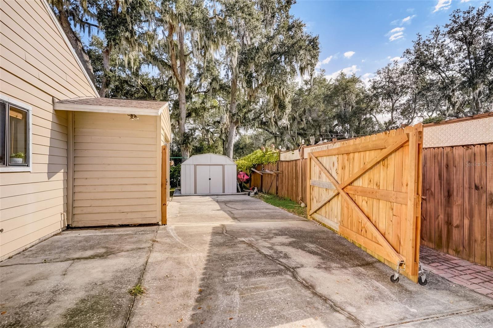 1819 NEEDLE PALM DR