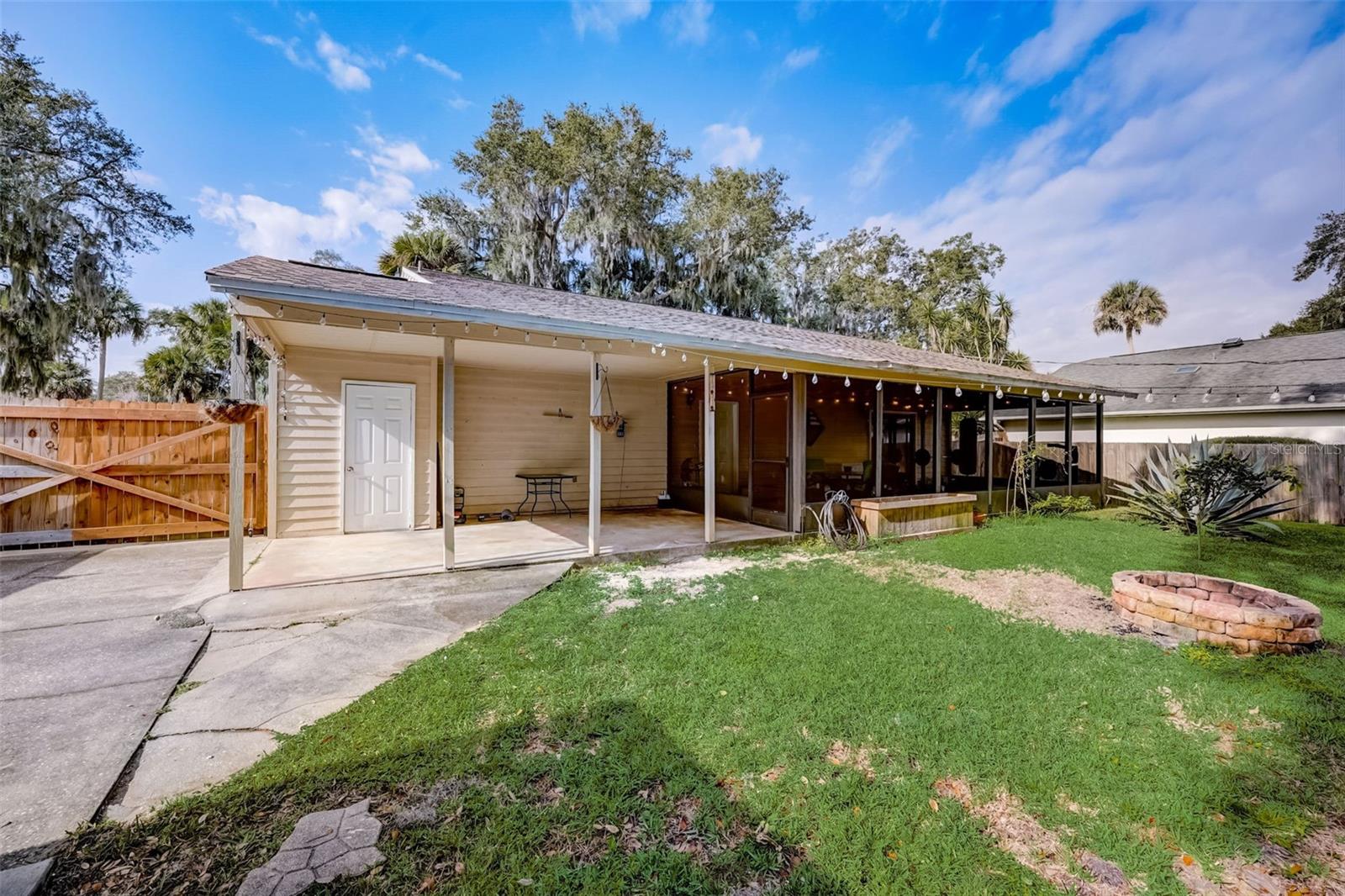1819 NEEDLE PALM DR