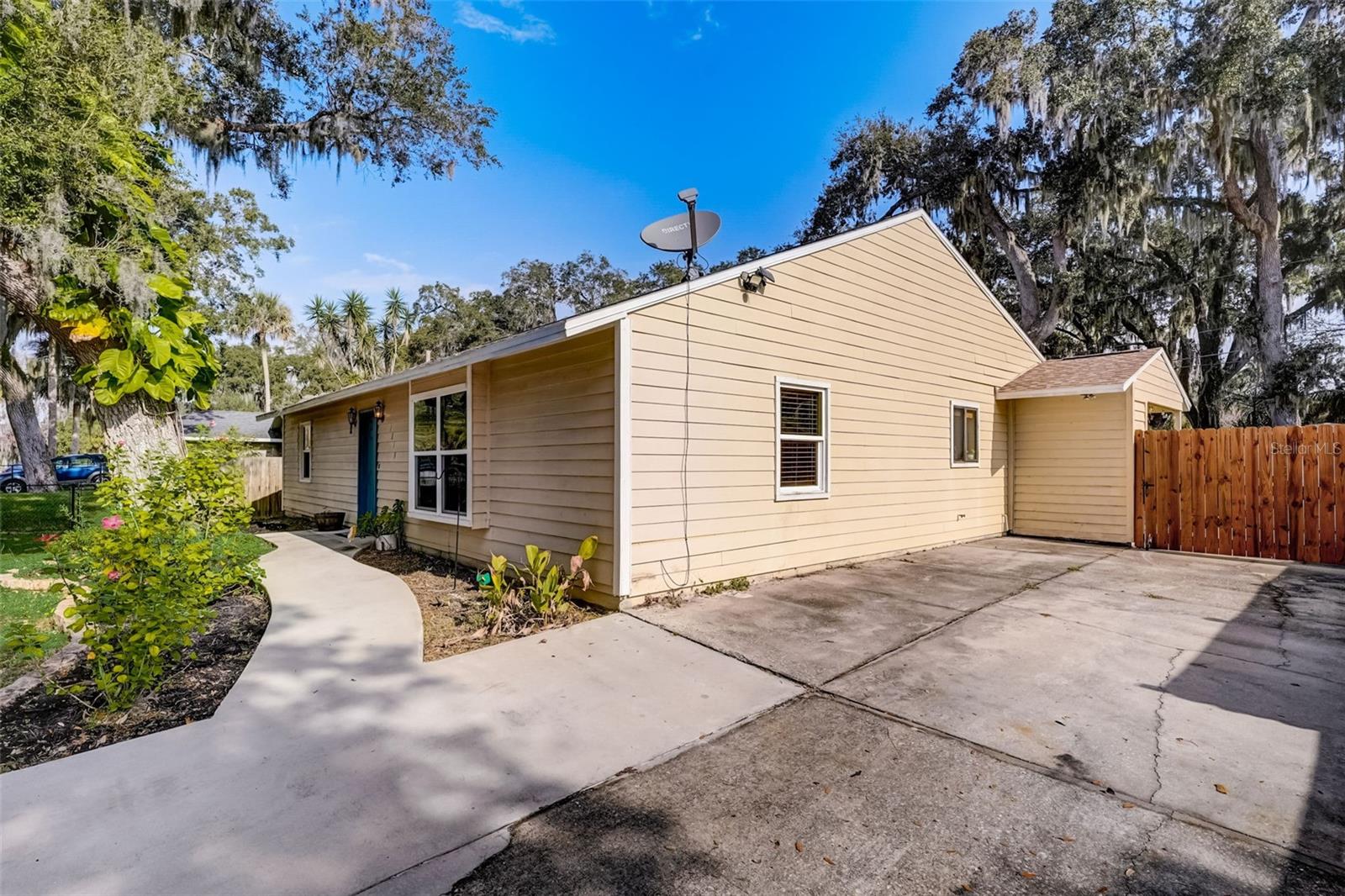 1819 NEEDLE PALM DR