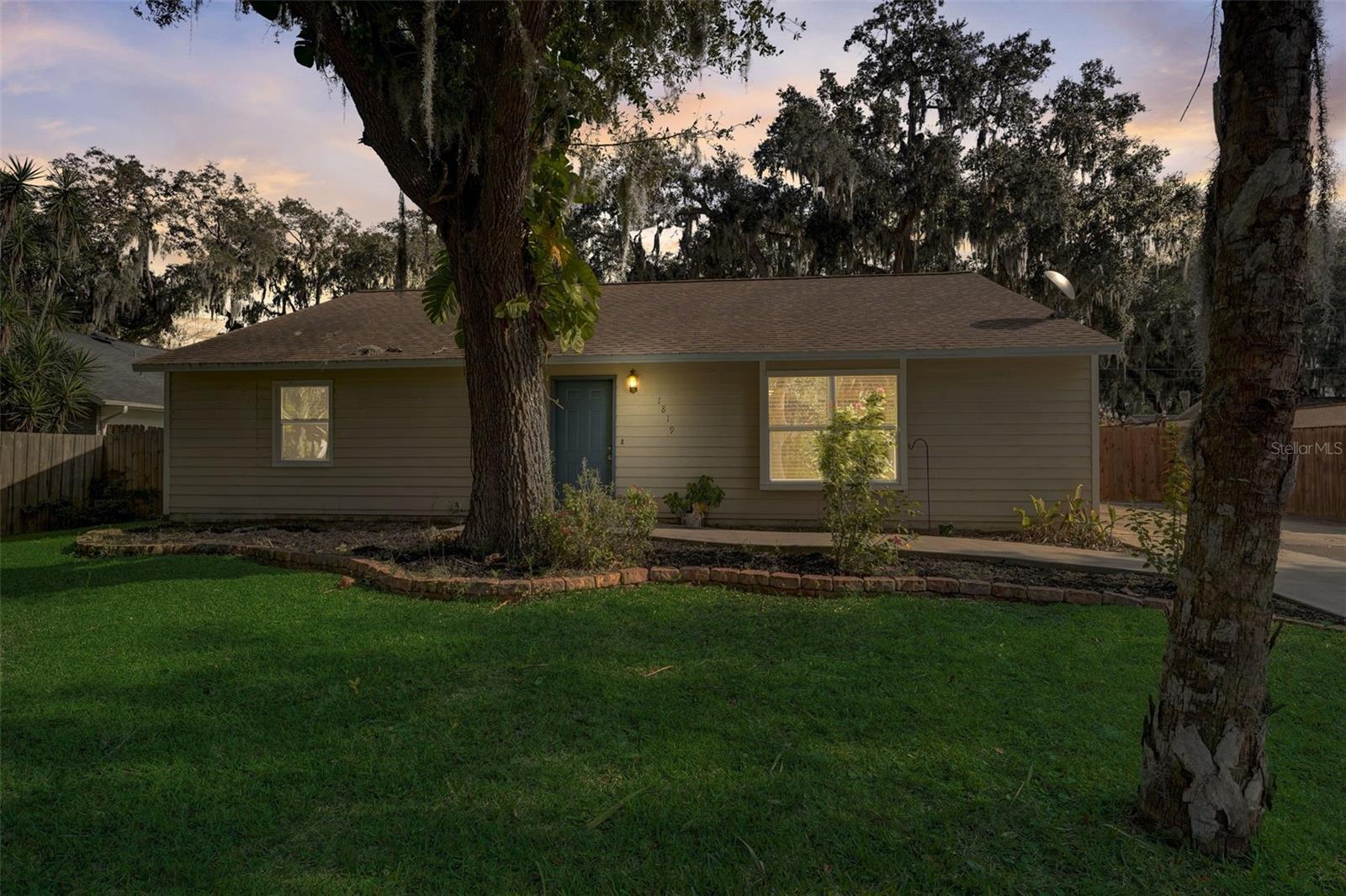 1819 NEEDLE PALM DR