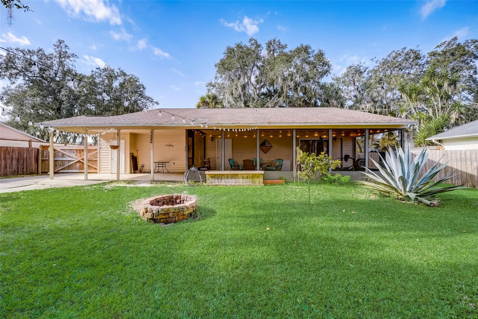 1819 NEEDLE PALM DR