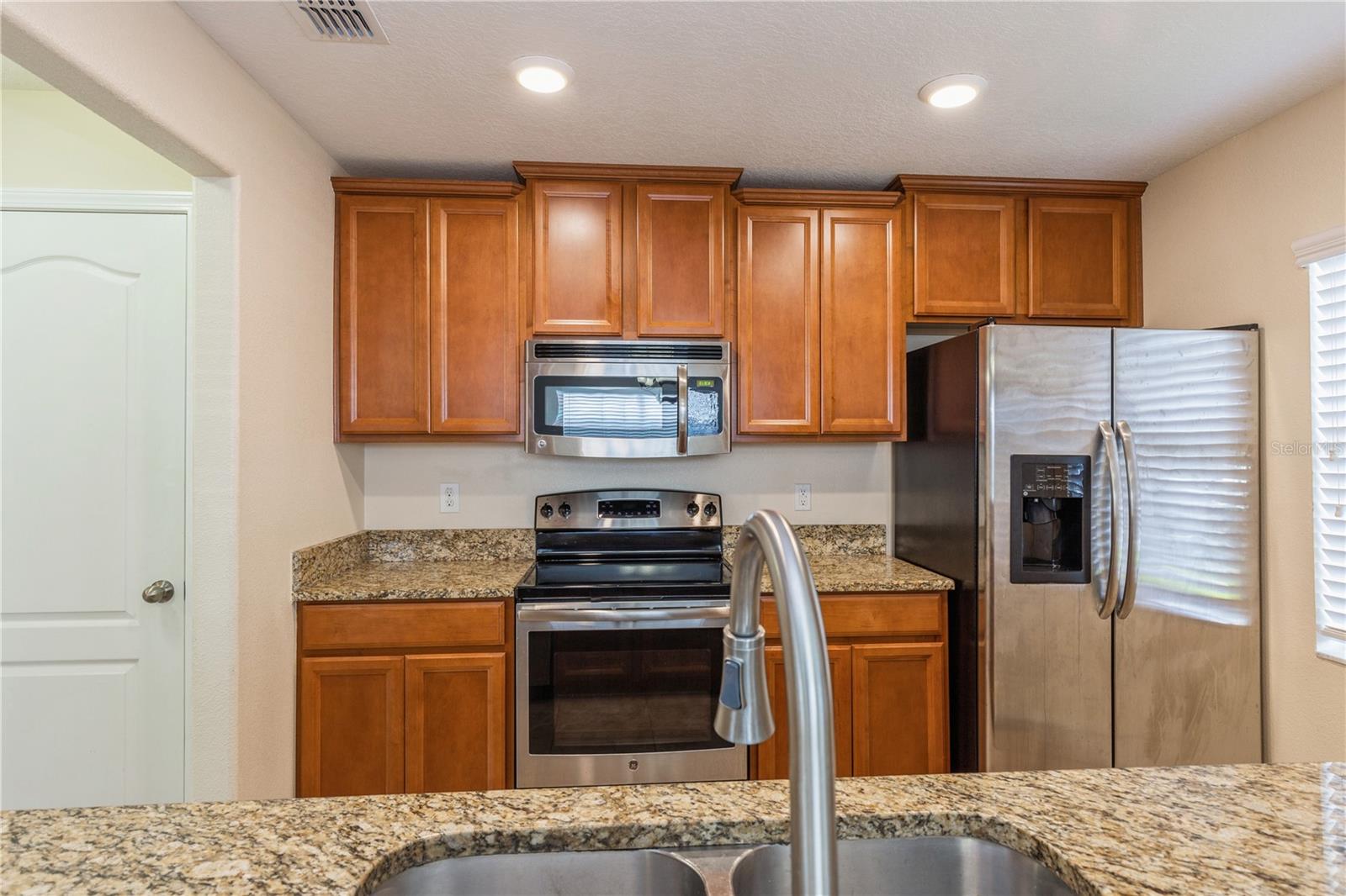 9860 TRUMPET VINE LOOP