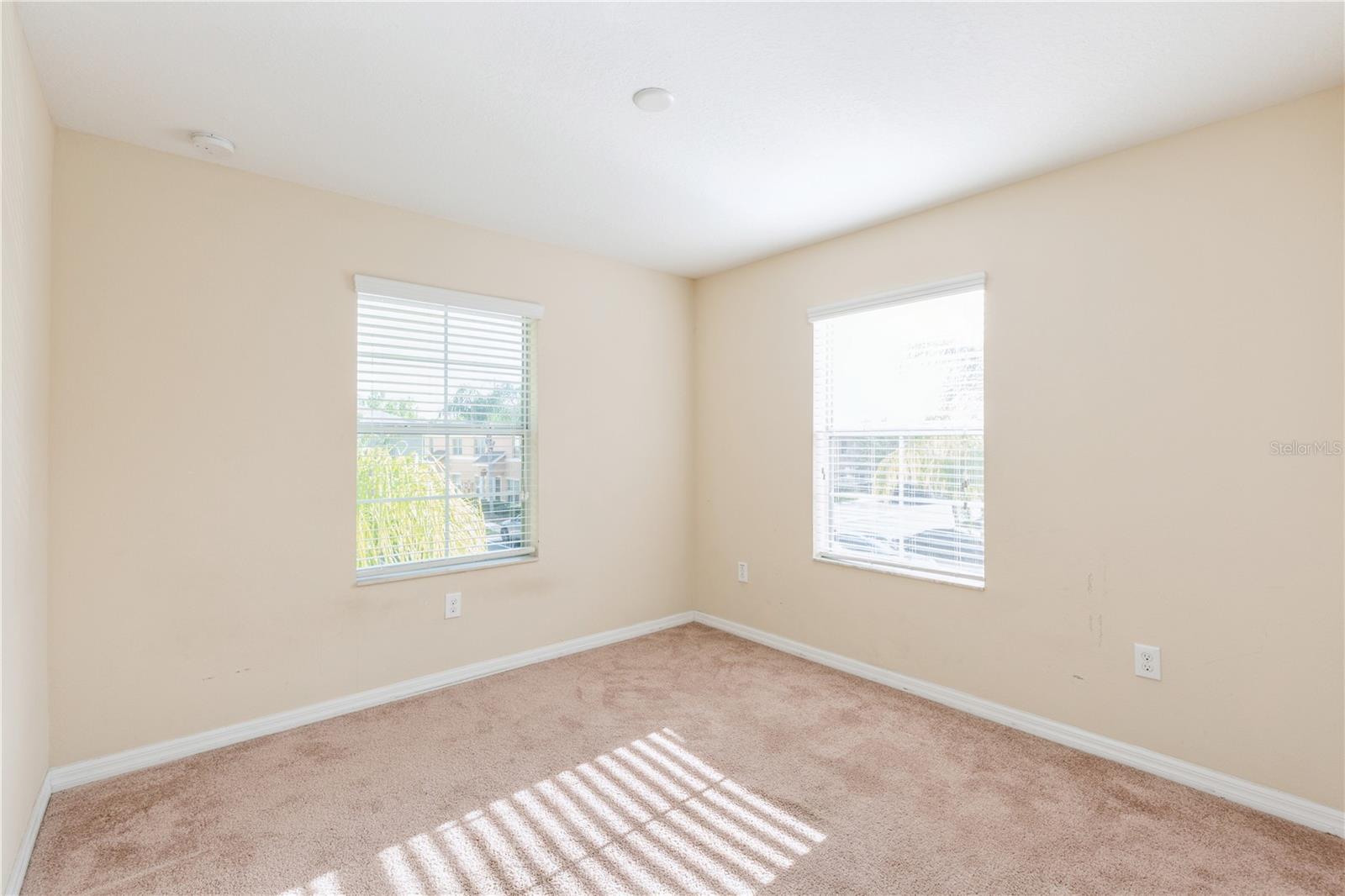 9860 TRUMPET VINE LOOP