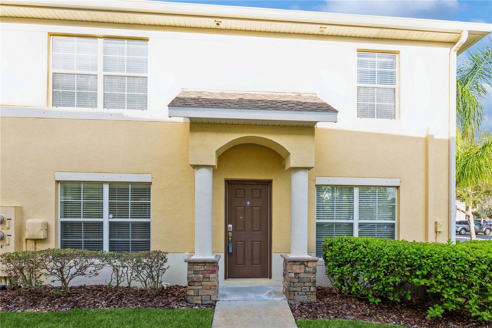 9860 TRUMPET VINE LOOP