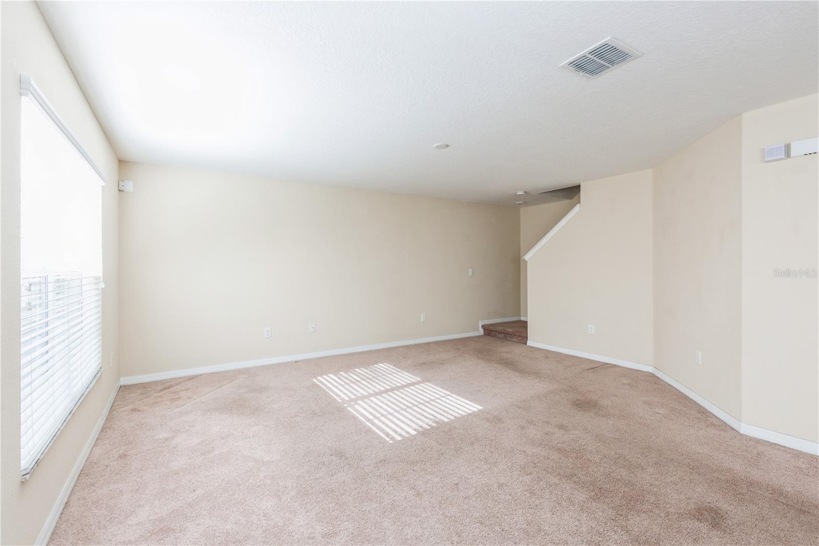 9860 TRUMPET VINE LOOP