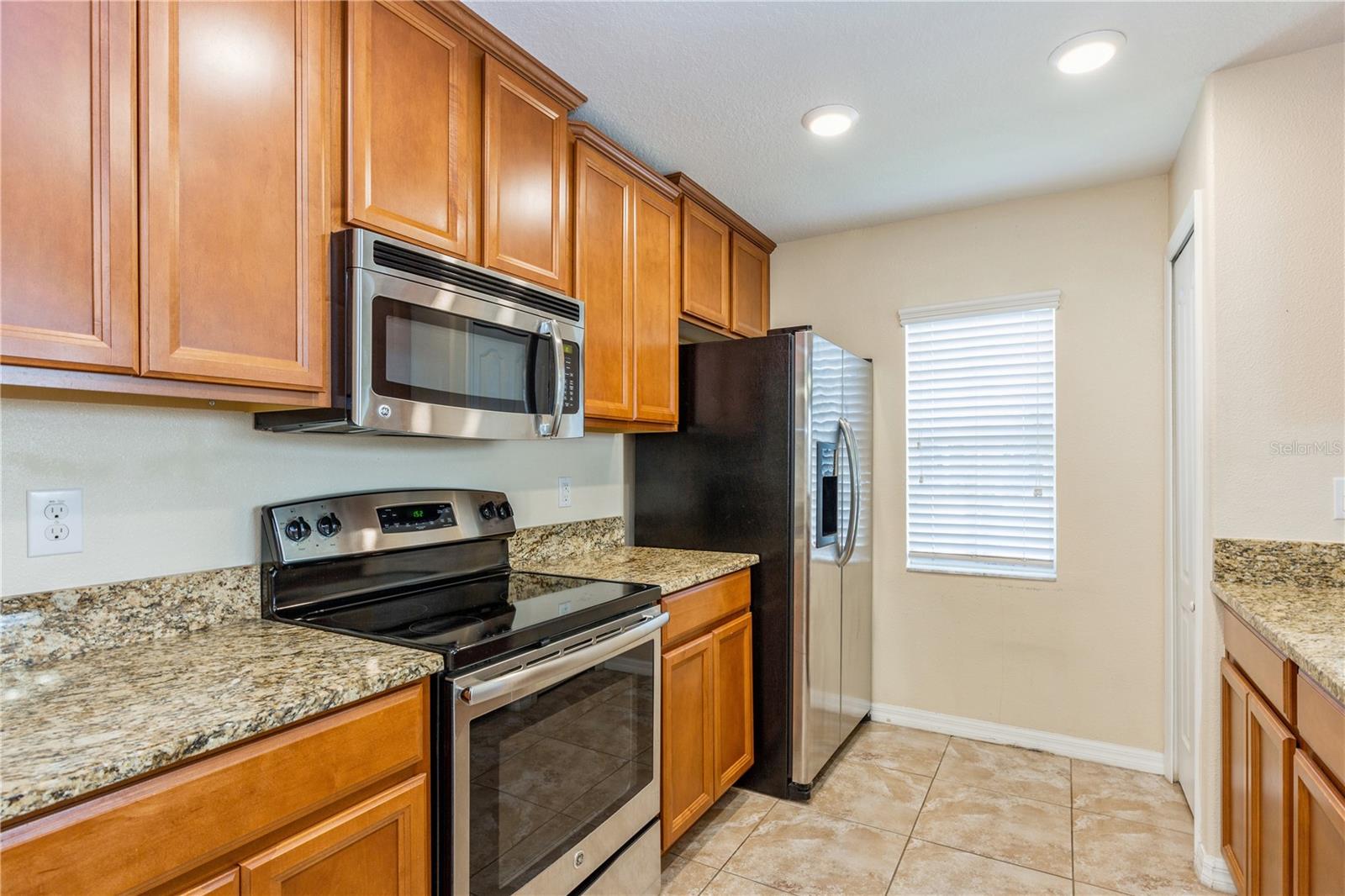 9860 TRUMPET VINE LOOP