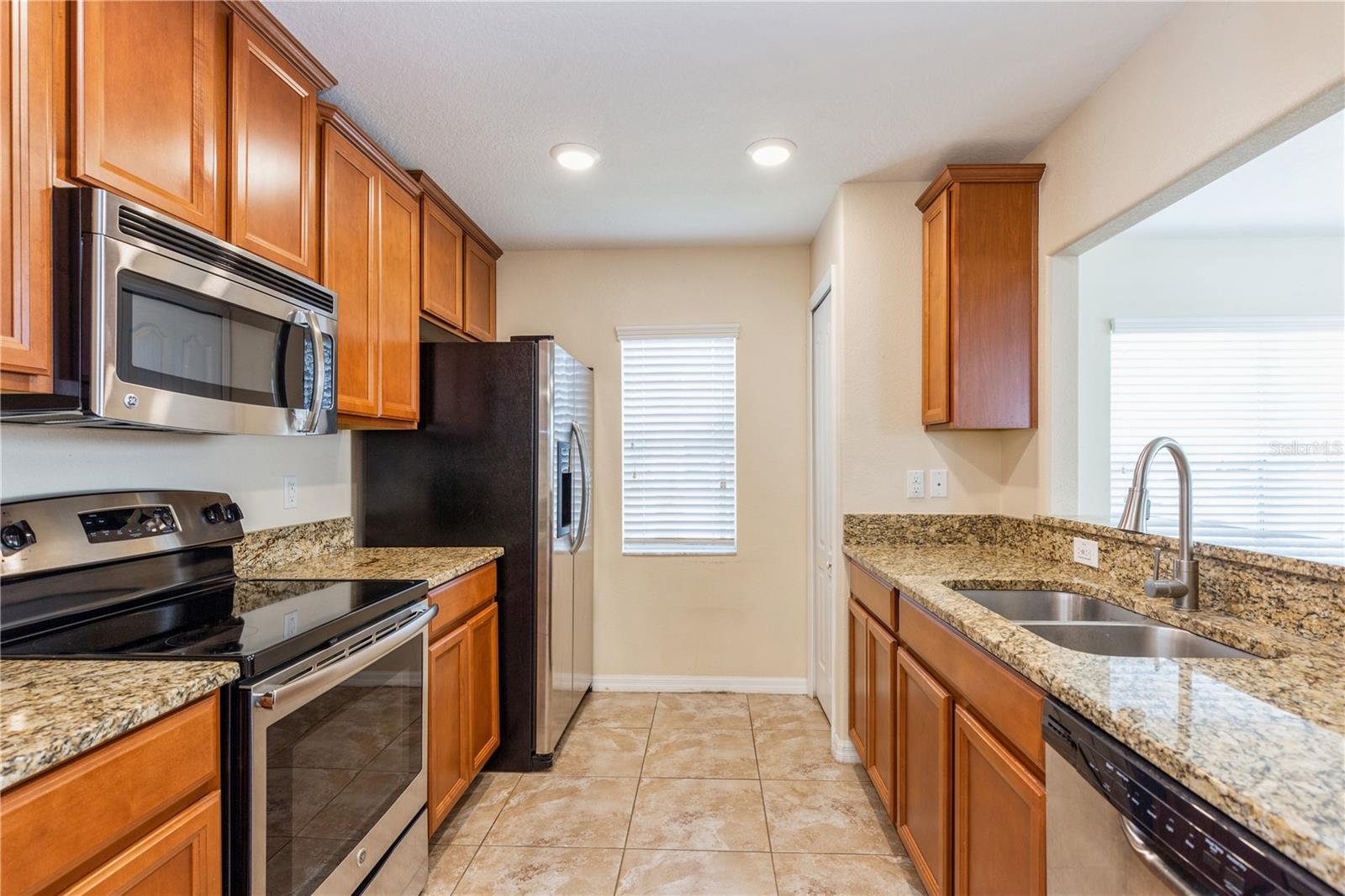 9860 TRUMPET VINE LOOP