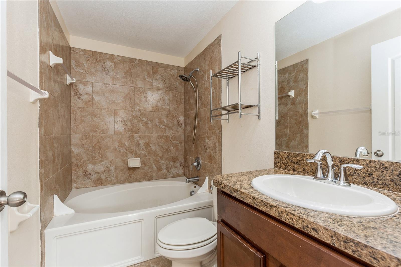 9860 TRUMPET VINE LOOP