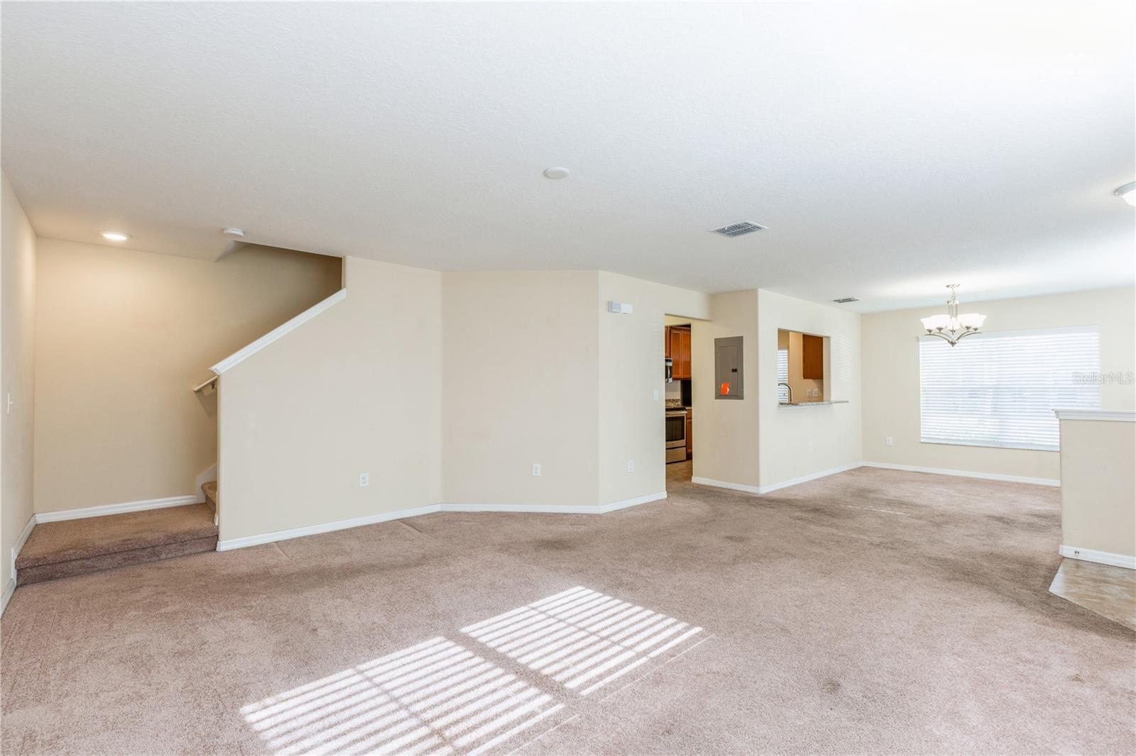 9860 TRUMPET VINE LOOP