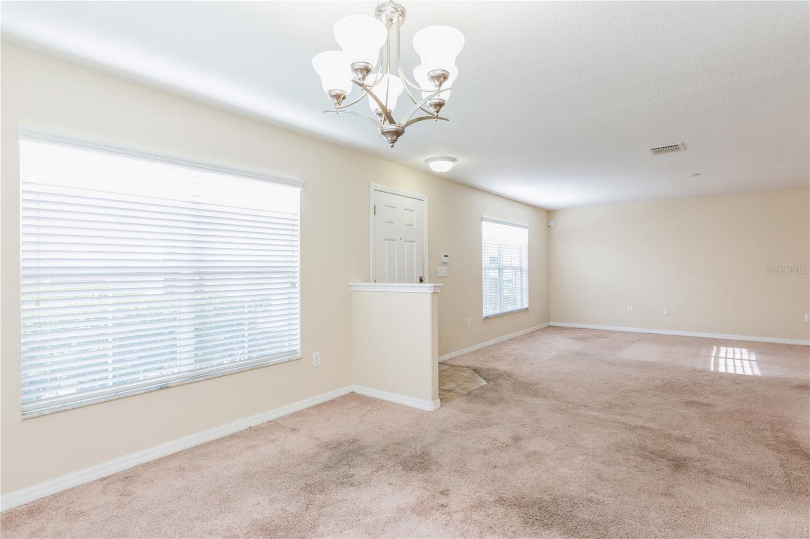 9860 TRUMPET VINE LOOP