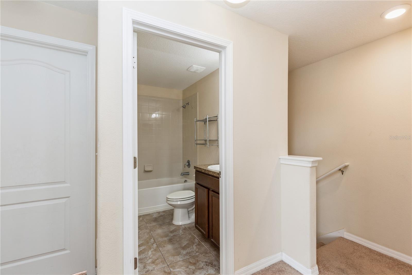 9860 TRUMPET VINE LOOP